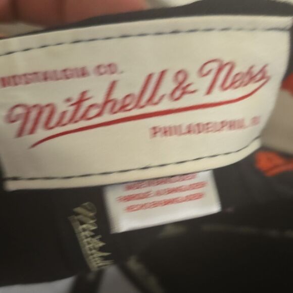 Mitchell & Ness Black Cap with Red Logo - Picture 4 of 6